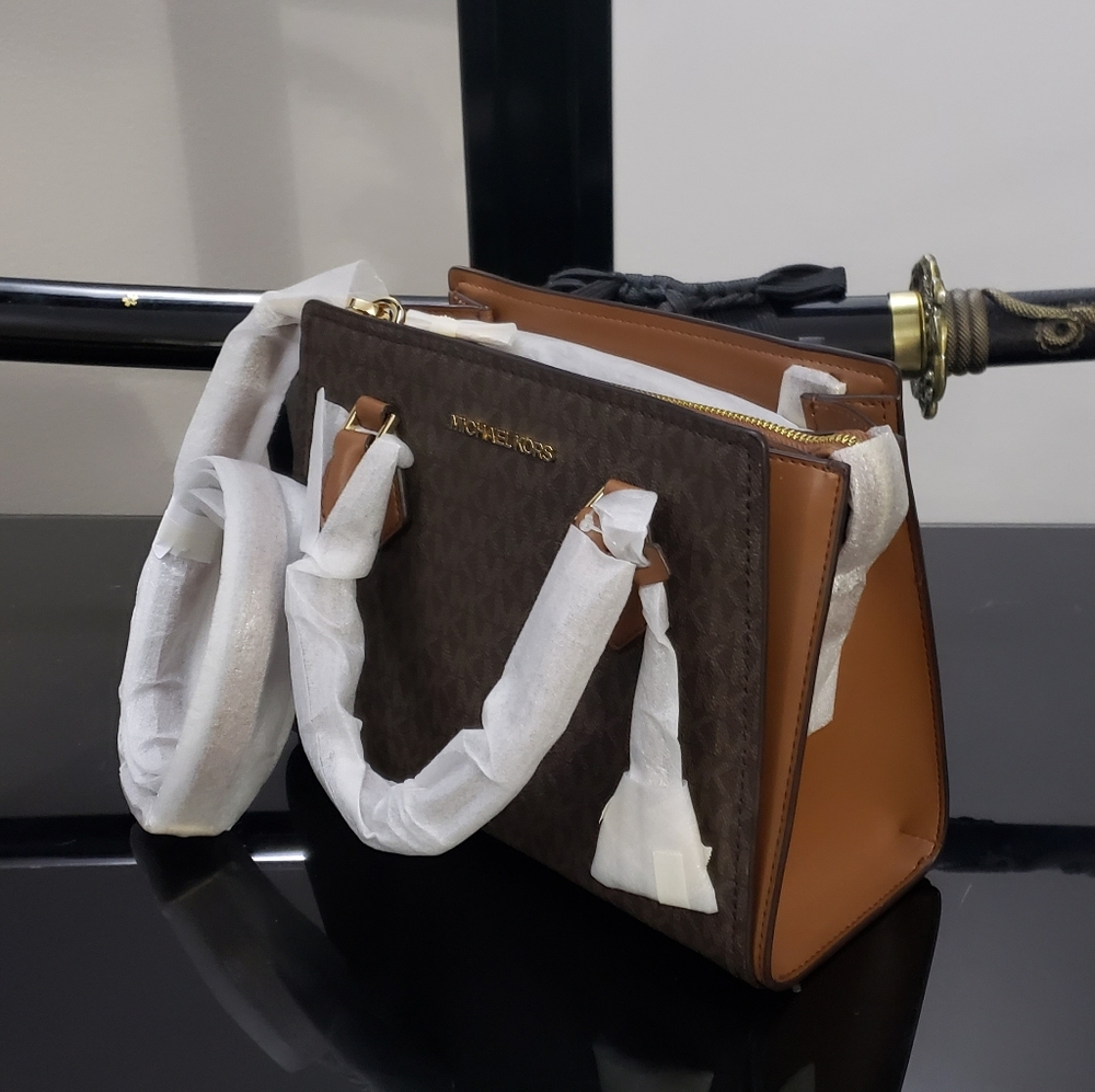 Michael Kors/ medium brown leather hand bag - Picture 4 of 7